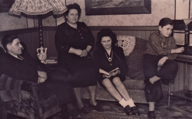 We deden wekelijks mee aan de radiokwis. Alleen ma wist op voorhand dat ze de antwoorden juist had maar ook dat de rest weer met haar ging discussiëren.